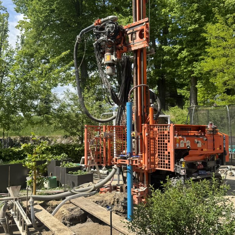 Gartenbrunnen Ausbau DN 100 auf 45 m abgeteuft mit Ausrüstung Unterwasserpumpe